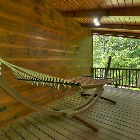Champagne Chalet - Cuddleup Vila Morganton Exterior foto