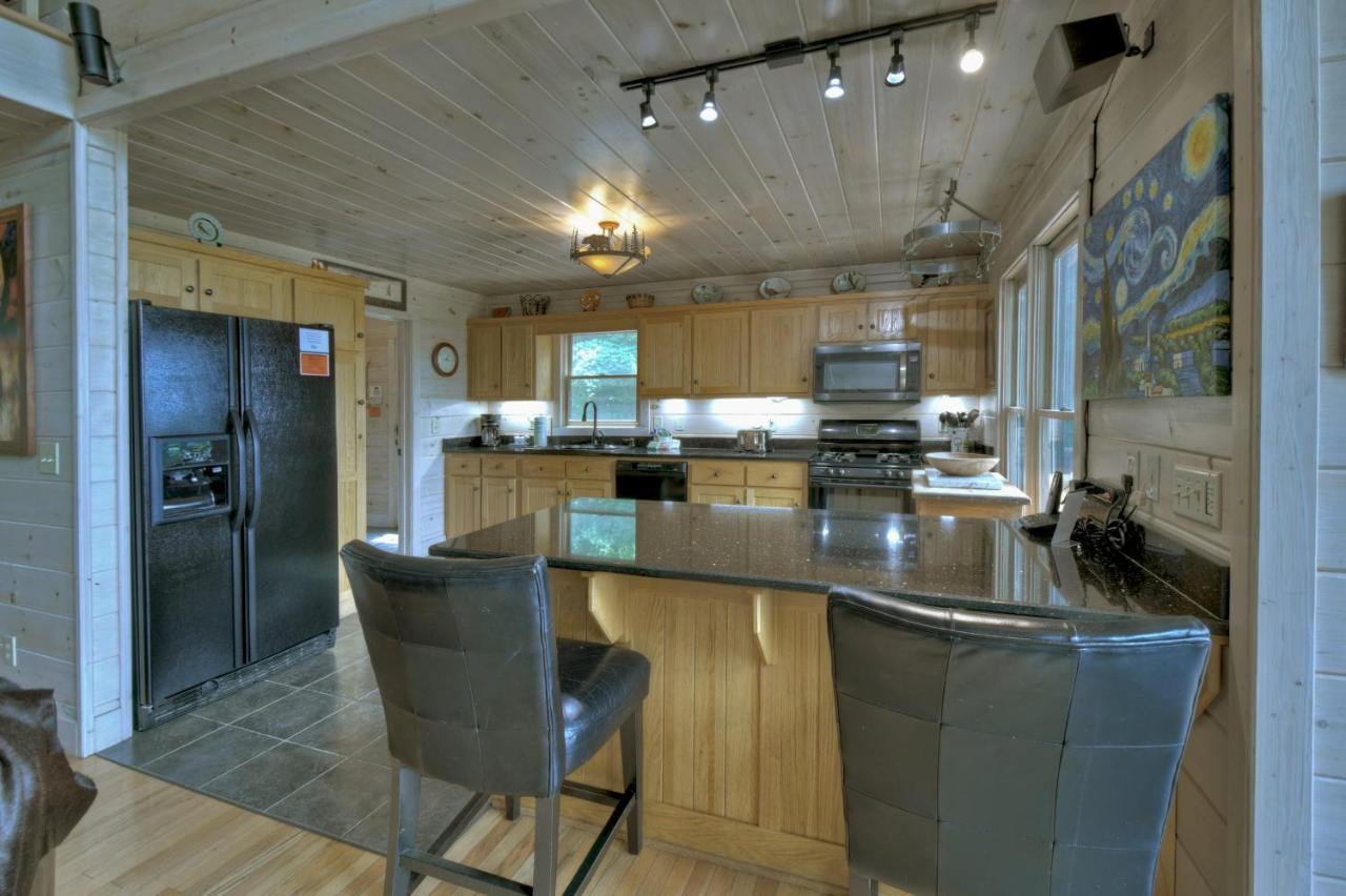 Champagne Chalet - Cuddleup Vila Morganton Exterior foto